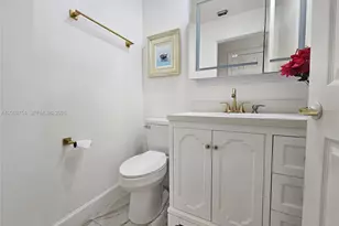 387 NW 107th Ave, Pembroke Pines, FL 33026 - Photo 14