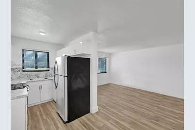 114 SE 8th St #203, Hallandale Beach, FL 33009 - Photo 18