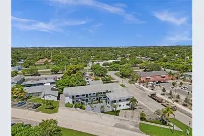 114 SE 8th St #203, Hallandale Beach, FL 33009 - Photo 2