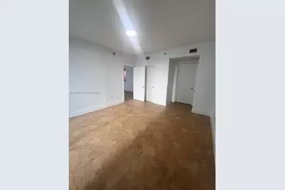 1060 Brickell Ave #2217, Miami, FL 33131 - Photo 14