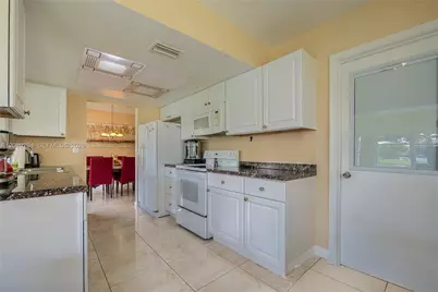 4712 NW 47th Ter, Tamarac, FL 33319 - Photo 10