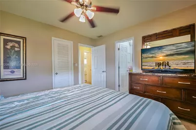 4712 NW 47th Ter, Tamarac, FL 33319 - Photo 14