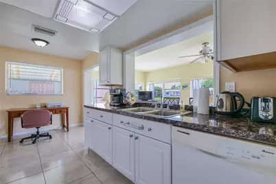 4712 NW 47th Ter, Tamarac, FL 33319 - Photo 12