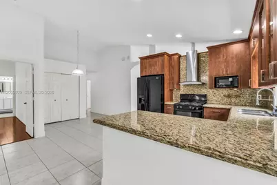 2230 NW 145th Ave, Pembroke Pines, FL 33028 - Photo 10