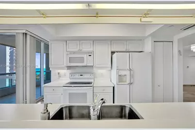 21205 Yacht Club Dr #2310, Aventura, FL 33180 - Photo 12