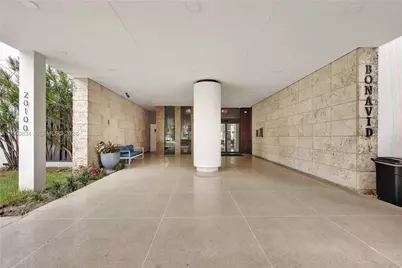 20100 W Country Club Dr #204, Aventura, FL 33180 - Photo 2
