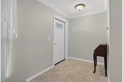 7118 E Tropical Way, Plantation, FL 33317 - Photo 6
