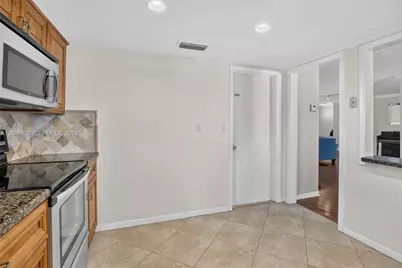7118 E Tropical Way, Plantation, FL 33317 - Photo 16