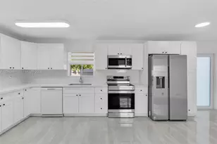 9999 NW 25th Terrace, Doral, FL 33172 - Photo 4