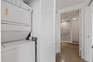 325 S Biscayne Blvd, Miami, FL 33131 - Photo 28