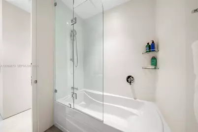 100 S Pointe Dr #1409, Miami Beach, FL 33139 - Photo 32