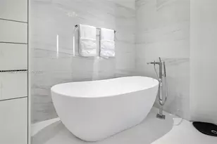 100 S Pointe Dr, Miami Beach, FL 33139 - Photo 24