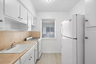 7721 Dickens Ave #6, Miami Beach, FL 33141 - Photo 2