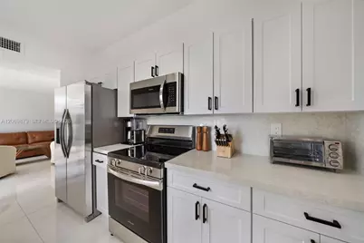 5900 Collins Ave #1204, Miami Beach, FL 33140 - Photo 28
