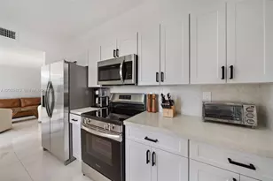 5900 Collins Ave, Miami Beach, FL 33140 - Photo 28