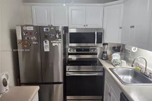 2114 E Cambridge E, Deerfield Beach, FL 33442 - Photo 10