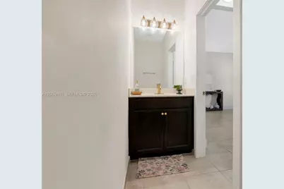 10615 W 34th Ct, Hialeah, FL 33018 - Photo 18