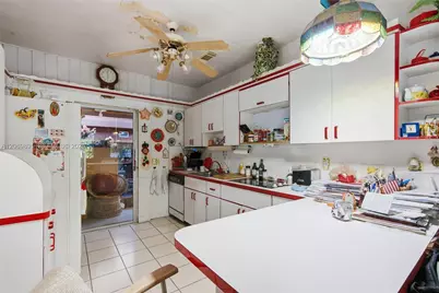 621 SE 4th St, Hialeah, FL 33010 - Photo 14