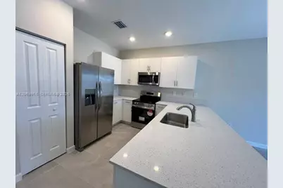 11889 SW 245th Ter, Homestead, FL 33032 - Photo 4