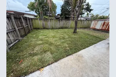 630 SE 3rd Pl, Hialeah, FL 33010 - Photo 12