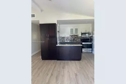 630 SE 3rd Pl, Hialeah, FL 33010 - Photo 2