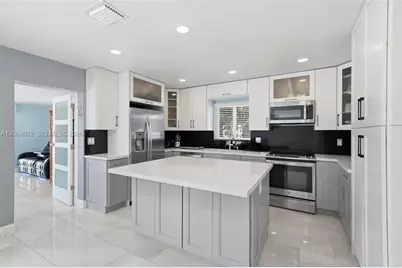 1580 NE 34th St, Oakland Park, FL 33334 - Photo 4