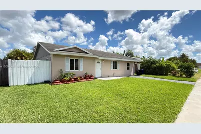8151 SW 7th St, North Lauderdale, FL 33068 - Photo 2