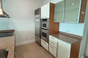 218 SE 14th St, Miami, FL 33131 - Photo 8