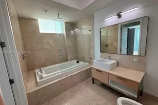 218 SE 14th St, Miami, FL 33131 - Photo 4