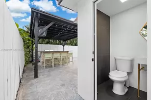 208 SE 4th Terrace, Dania Beach, FL 33004 - Photo 18