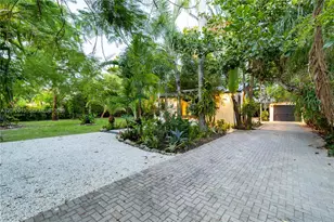 10901 NE 3rd Ave, Miami, FL 33161 - Photo 32