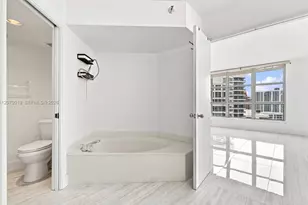 19195 NE 36th Ct, Aventura, FL 33180 - Photo 16