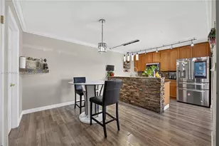 953 Springdale Cir, Palm Springs, FL 33461 - Photo 10