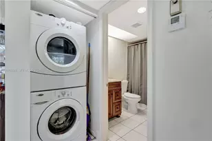 12500 SW 6th St, Pembroke Pines, FL 33027 - Photo 16