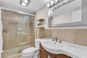 3375 N Country Club Dr, Aventura, FL 33180 - Photo 28