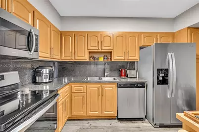 3375 N Country Club Dr #905, Aventura, FL 33180 - Photo 4