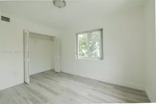1091 SW 4th St, Miami, FL 33130 - Photo 12