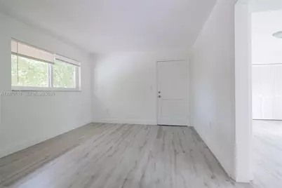 1091 SW 4th St #2, Miami, FL 33130 - Photo 4