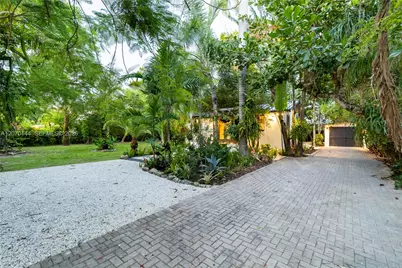 10901 NE 3rd Ave, Miami, FL 33161 - Photo 36