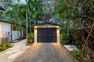 10901 NE 3rd Ave, Miami, FL 33161 - Photo 34