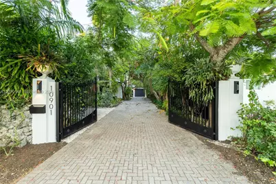 10901 NE 3rd Ave, Miami, FL 33161 - Photo 2