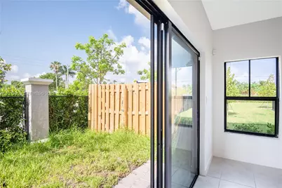 302 NE 1st Dr #302, Florida City, FL 33034 - Photo 12