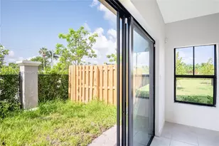 302 NE 1st Dr, Florida City, FL 33034 - Photo 12