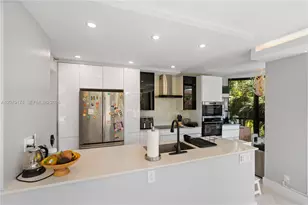 1000 W Island Blvd, Aventura, FL 33160 - Photo 14