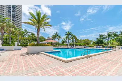 1000 W Island Blvd #202, Aventura, FL 33160 - Photo 64