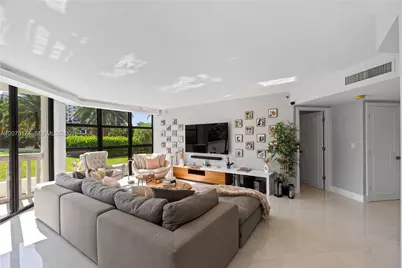 1000 W Island Blvd #202, Aventura, FL 33160 - Photo 6