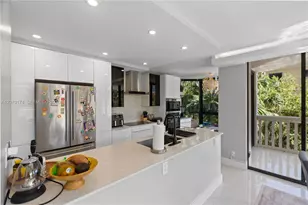 1000 W Island Blvd, Aventura, FL 33160 - Photo 12