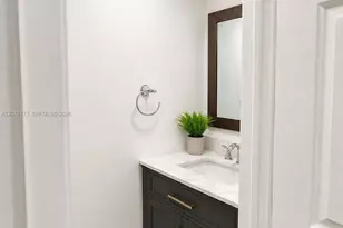 550 NW 82nd Ct, Miami, FL 33126 - Photo 8