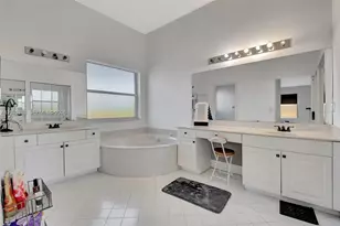 7647 Rockport Cir, Lake Worth, FL 33467 - Photo 8