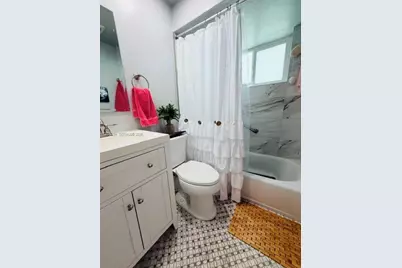 245 W 60th St, Hialeah, FL 33012 - Photo 8